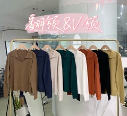 【任何身材都能驾驭！】翻领+V领拉长脖颈线条，高密肌理，3%羊毛+30%莫代尔面料，弹性大，包容性强