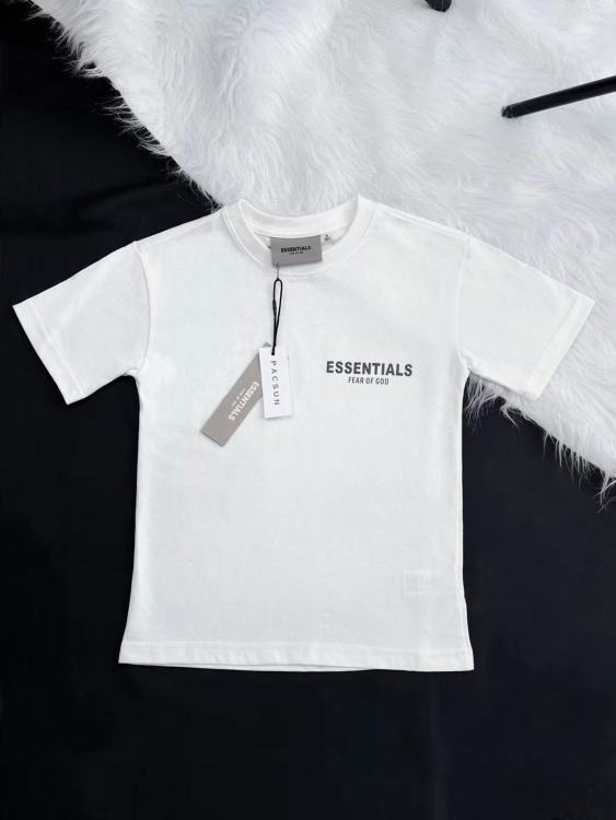 【国际一线品牌，Essentials儿童运动套装衣服】采用100%全面材质，完全符合国家A级标准，面料柔软透气，夏季穿着不闷热
