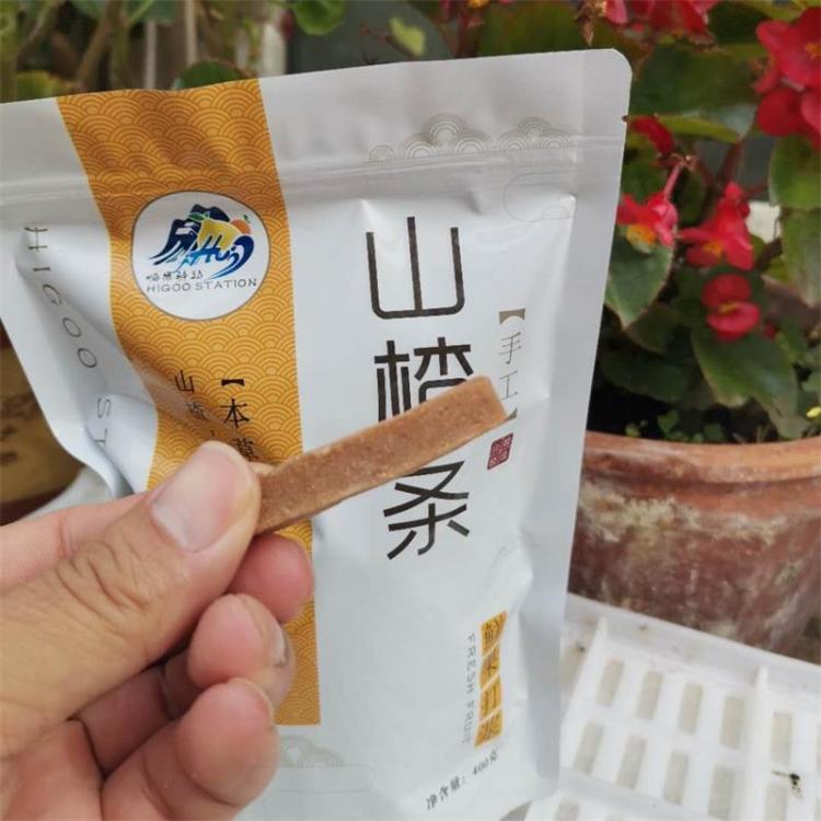 【3袋，手工山楂条400g】软硬适中，Q弹十足，初入口的酸爽清新提神，唤醒味蕾，之后丝丝甘甜萦绕舌尖，开胃生津，唇齿留香