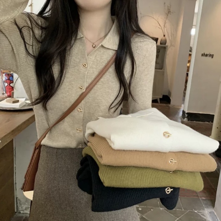 【设计感金属扣翻领针织衫】