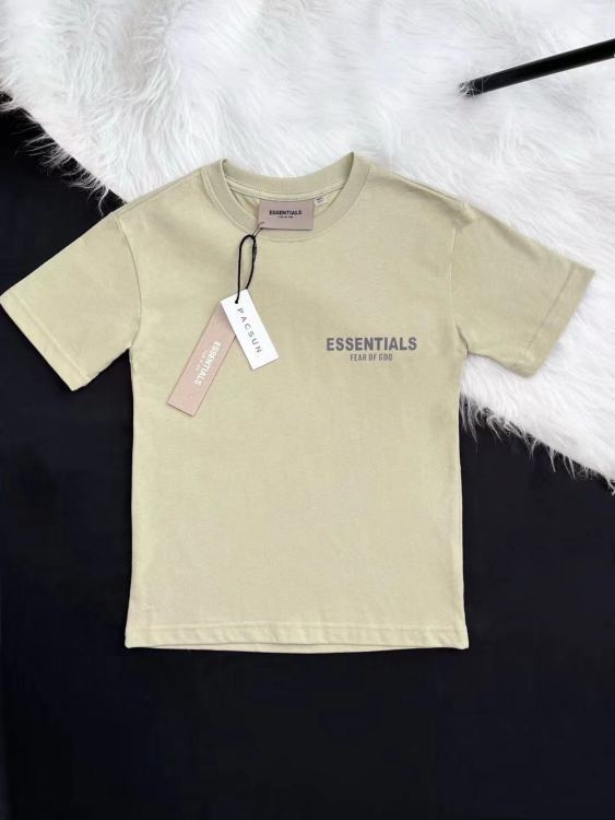 【国际一线品牌，Essentials儿童运动套装衣服】采用100%全面材质，完全符合国家A级标准，面料柔软透气，夏季穿着不闷热