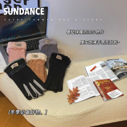 【女款男款，过冬神器】UGG保暖手套，鹿皮绒制作，防风防水，仿兔毛内里，高蓬松高保暖，结合了导电纳米纤维，戴着手套也能玩手机！
