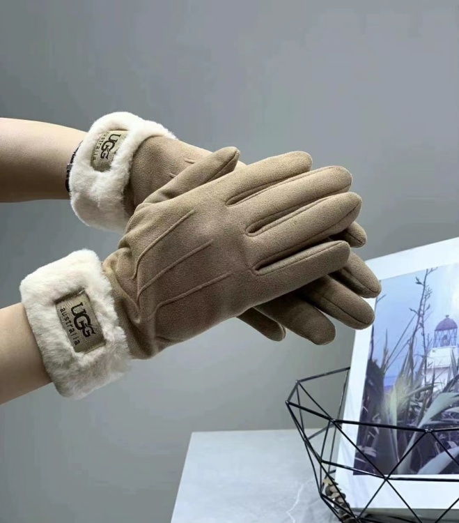 【女款男款，过冬神器】UGG保暖手套，鹿皮绒制作，防风防水，仿兔毛内里，高蓬松高保暖，结合了导电纳米纤维，戴着手套也能玩手机！