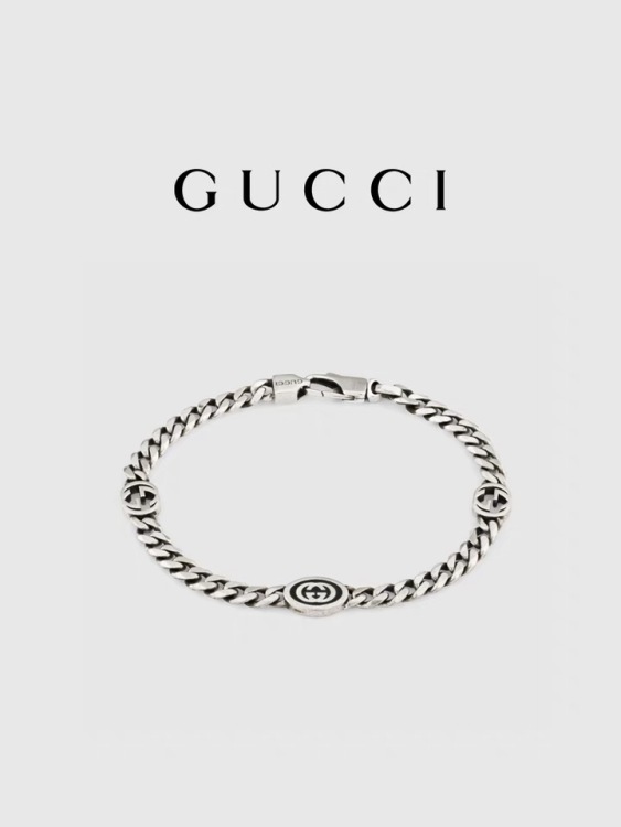 【GUCCI 新款双G宽版手链】（1601450）（正品保证 质保一年）珍贵而精致的护身符，轻抚肌肤。亮面工艺，光洁闪亮，质感清新，闪耀吸睛，折射出闪耀的璀璨光芒，大牌设计,彰显女性的优雅气质