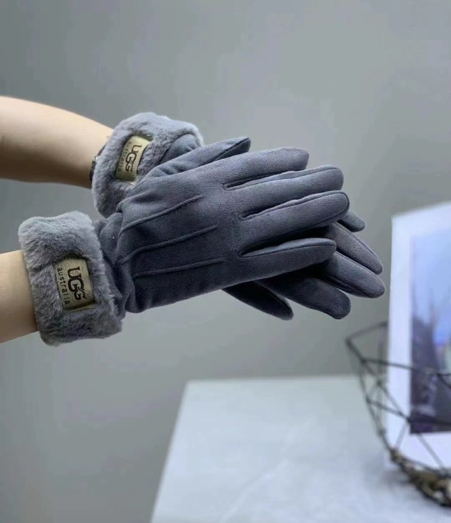 【女款男款，过冬神器】UGG保暖手套，鹿皮绒制作，防风防水，仿兔毛内里，高蓬松高保暖，结合了导电纳米纤维，戴着手套也能玩手机！